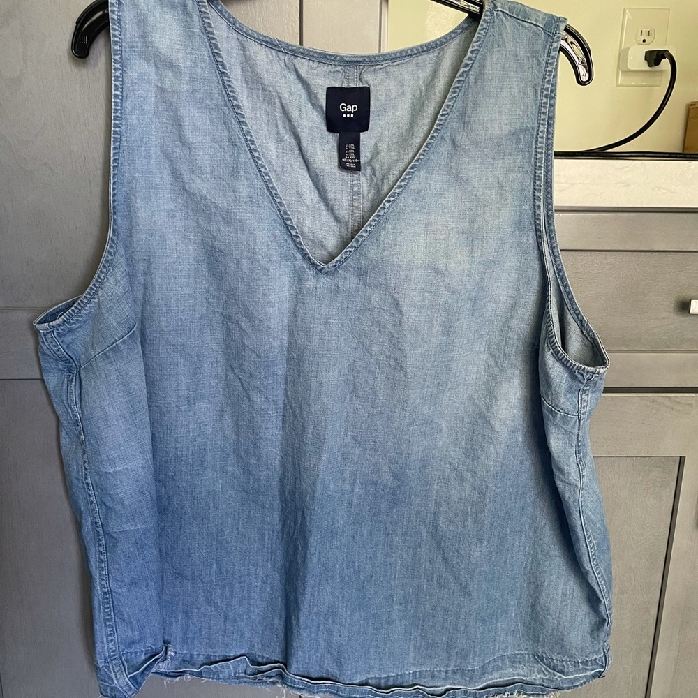Gap V neck chambray top